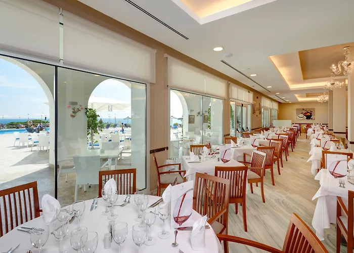 Отель Hipotels Flamenco Conil 4*