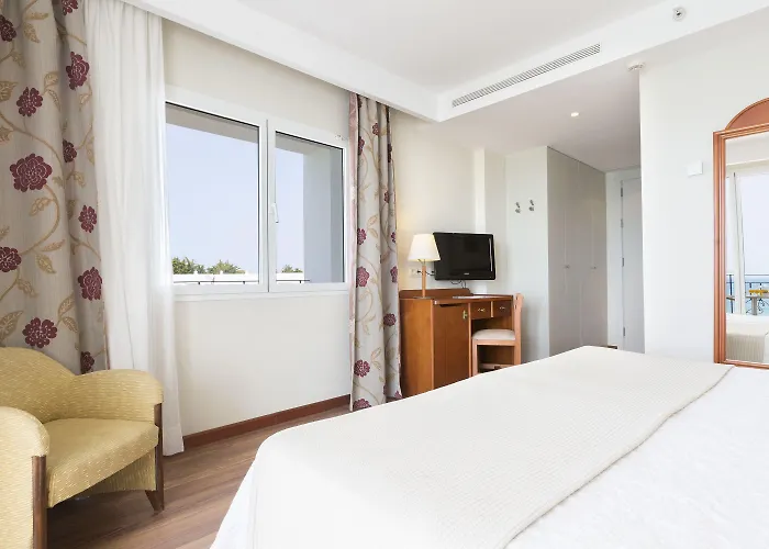 Отель Hipotels Flamenco Conil 4*